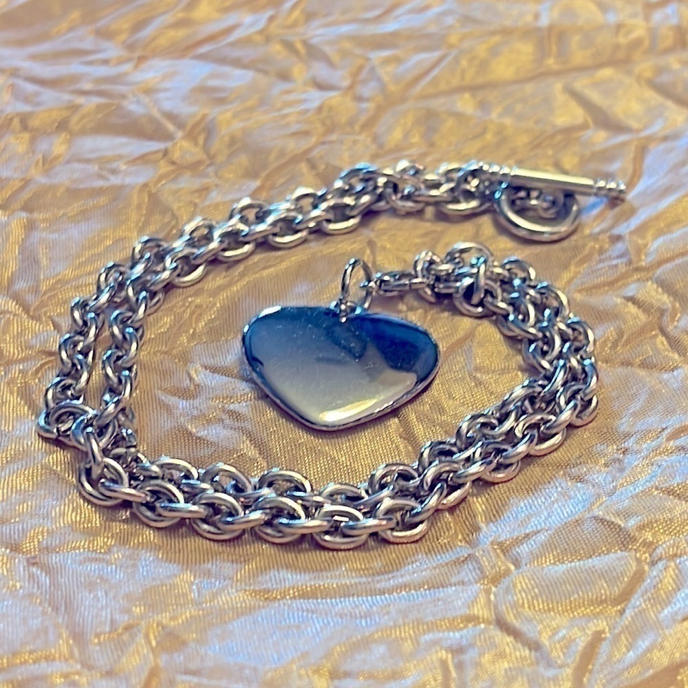 Thick silver tone chain with detachable‎ heart